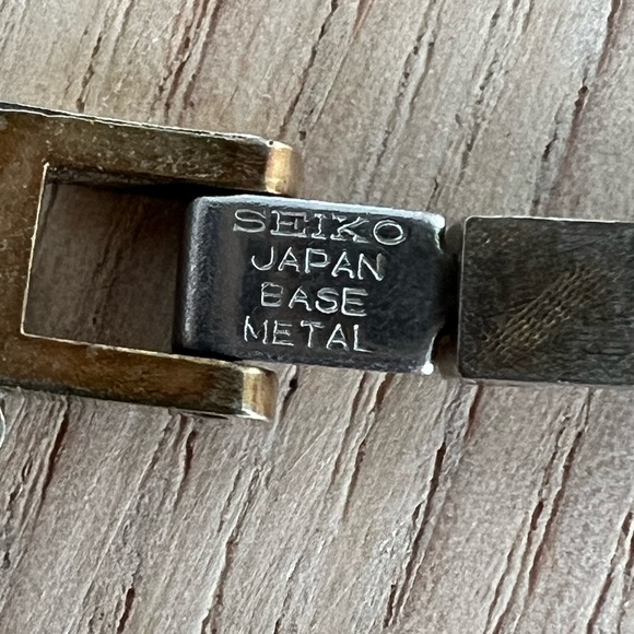 Seiko Ladies Watch Vintage Gold Tone Metal Bracelet and Dial Mechanical Winding - Picture 9 of 11